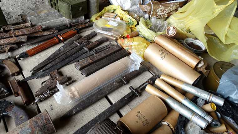 В гараже жителя Волгограда нашли мешки с костями и склад оружия. ФОТО, ВИДЕО
