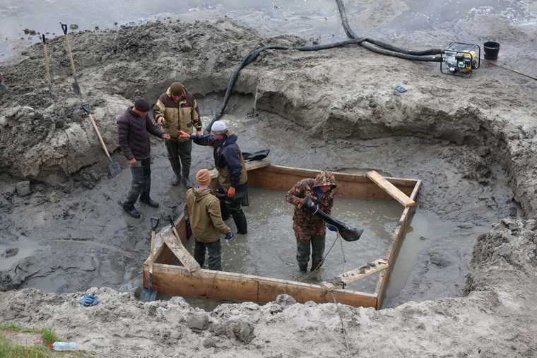 В ЯНАО показали скелет найденного в озере мамонта. ФОТО
