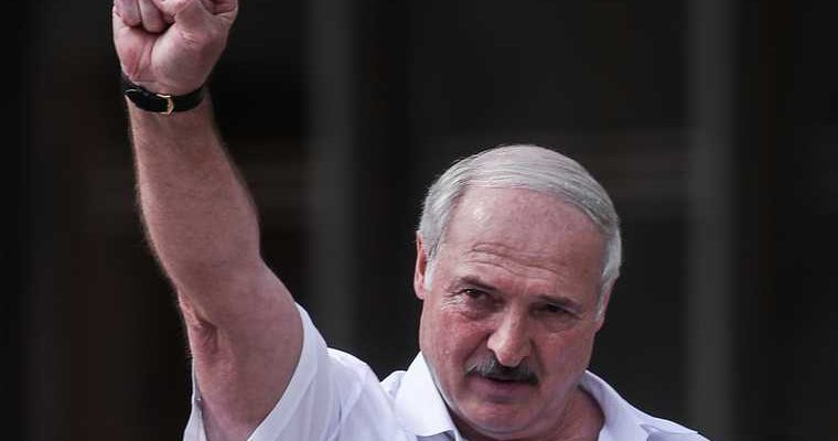Лукашенко призвал увольнять учителей оппозиционеров