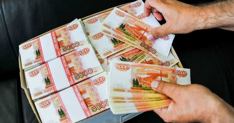 Екатеринбурженка подарила банку свыше миллиона рублей