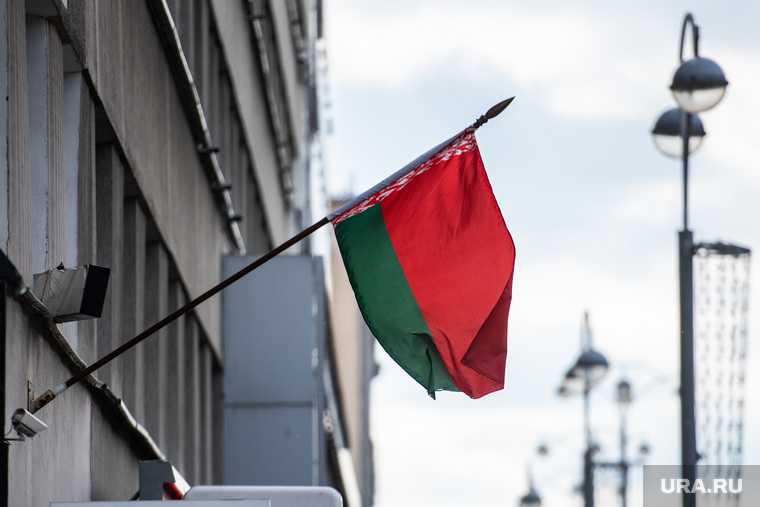 протестующие Белоруссия митинг строят баррикады