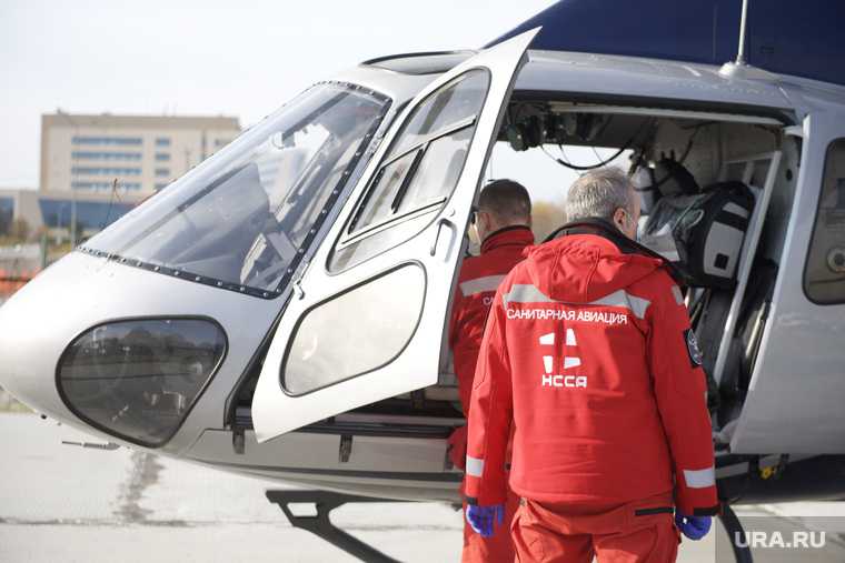 Вертолёт с девушкой из Магнитогорска, пострадавшей при падении в Оленьих ручьях. Екатеринбург