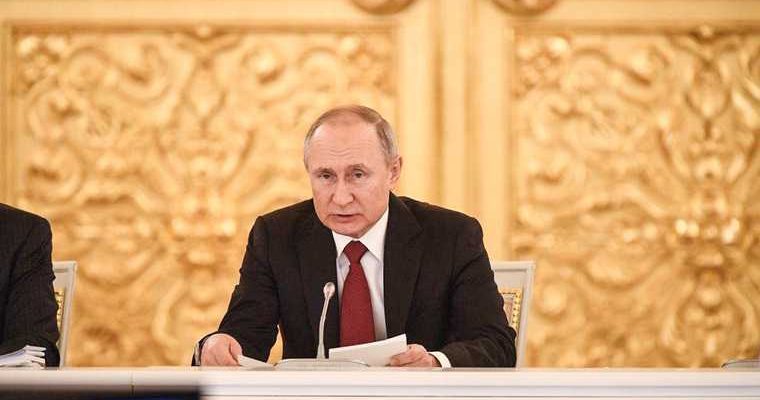 Путин продлил начисление выплат на детей
