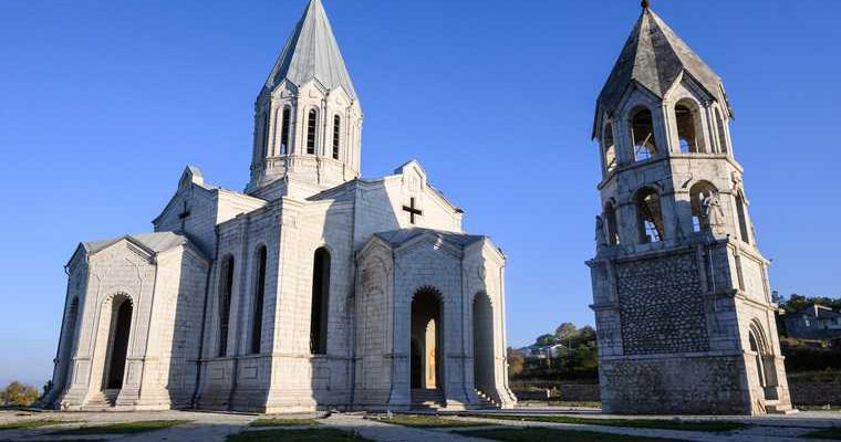 Карабах осквернение церкви