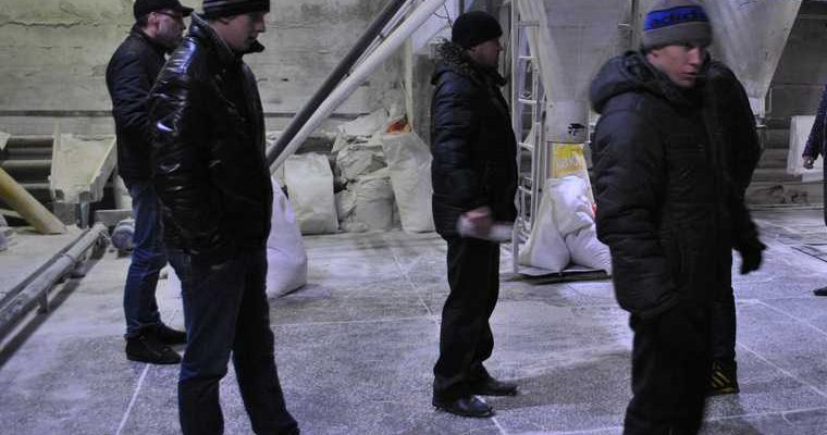протестующие в Армении ворвались в здание правительства