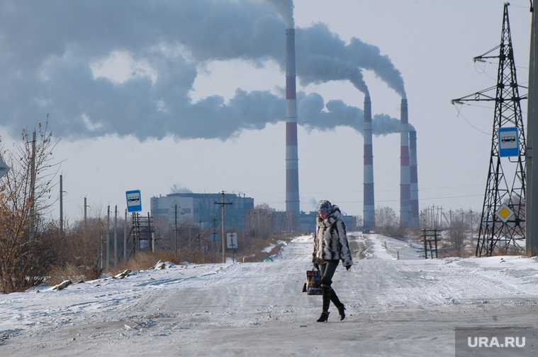 дым заводов в Курганской области