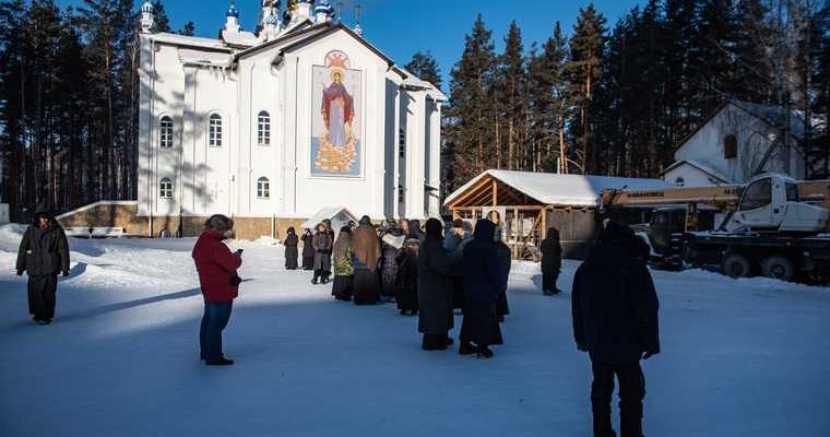 Среднеуральский монастырь отец Сергий полиция предупреждение родители вице-губернатор Свердловская область Сергей Бидонько