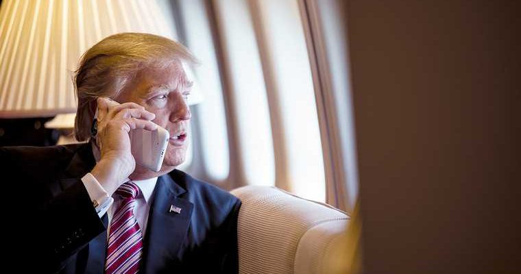 Дональд Трамп соцсеть джейсон миллер twitter facebook