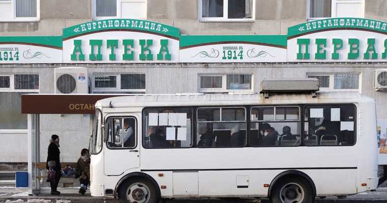 терпит убытки