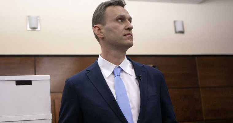 Навальный подал в суд на колонию коран чтение книги
