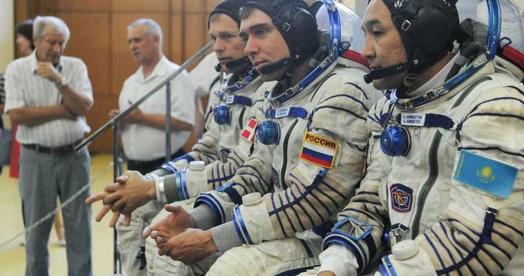 повышение оклады Россия зарплата Владимир Путин космонавты